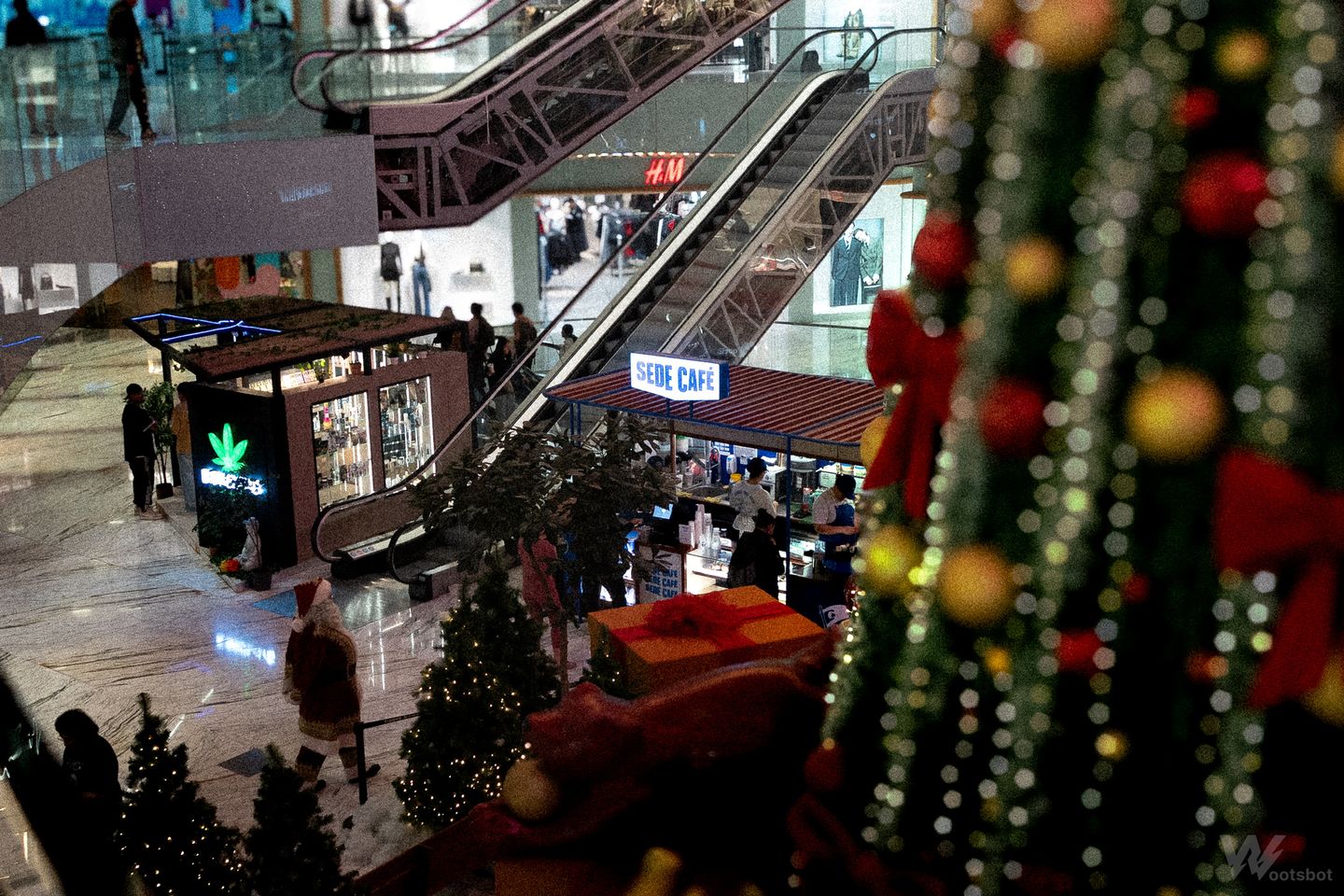 Photo UEAmbsxvNFx]~qbIM_bcW=aeoMX9e-R+tRtR